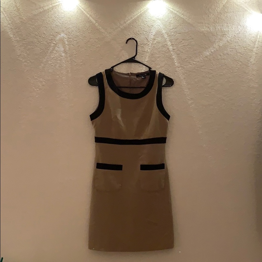 Beige and black tight dress with pockets 🖤
